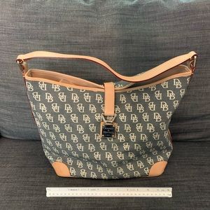 Dooney & Burke HP63Q BL